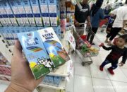Logo Royal FrieslandCampina dan PT Ultrajaya Milk Industry Tbk berdampingan sebagai mitra strategis.