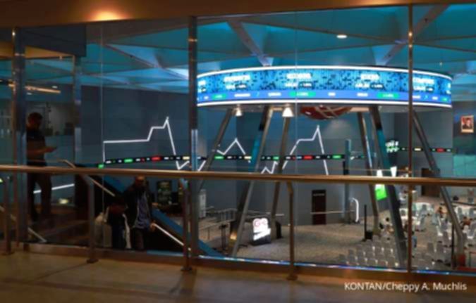 Layar monitor yang menampilkan grafik pergerakan Indeks Harga Saham Gabungan (IHSG) di Bursa Efek Indonesia.