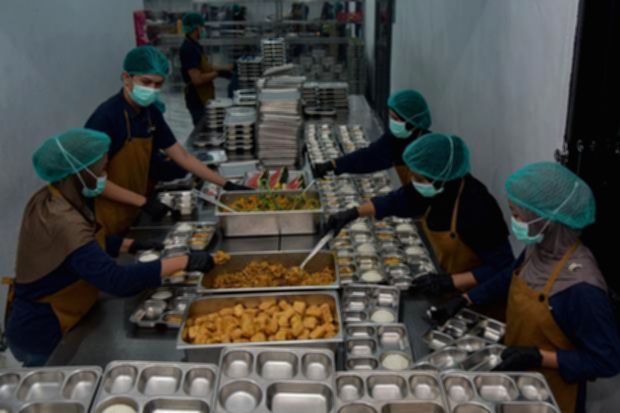 Kepala Badan Gizi Nasional Sudaryono memberikan keterangan terkait penutupan sementara belasan ribu dapur makan bergizi.