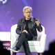 Jensen Huang berbicara di panggung mengenai pengaruh kecerdasan buatan dalam dunia pendidikan global.