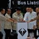 Logo PT VKTR Teknologi Mobilitas Tbk di gedung perkantoran