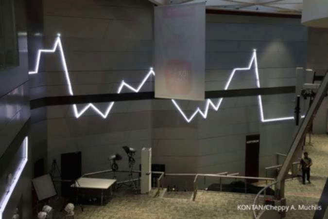 Grafik pergerakan Indeks Harga Saham Gabungan di layar monitor bursa efek