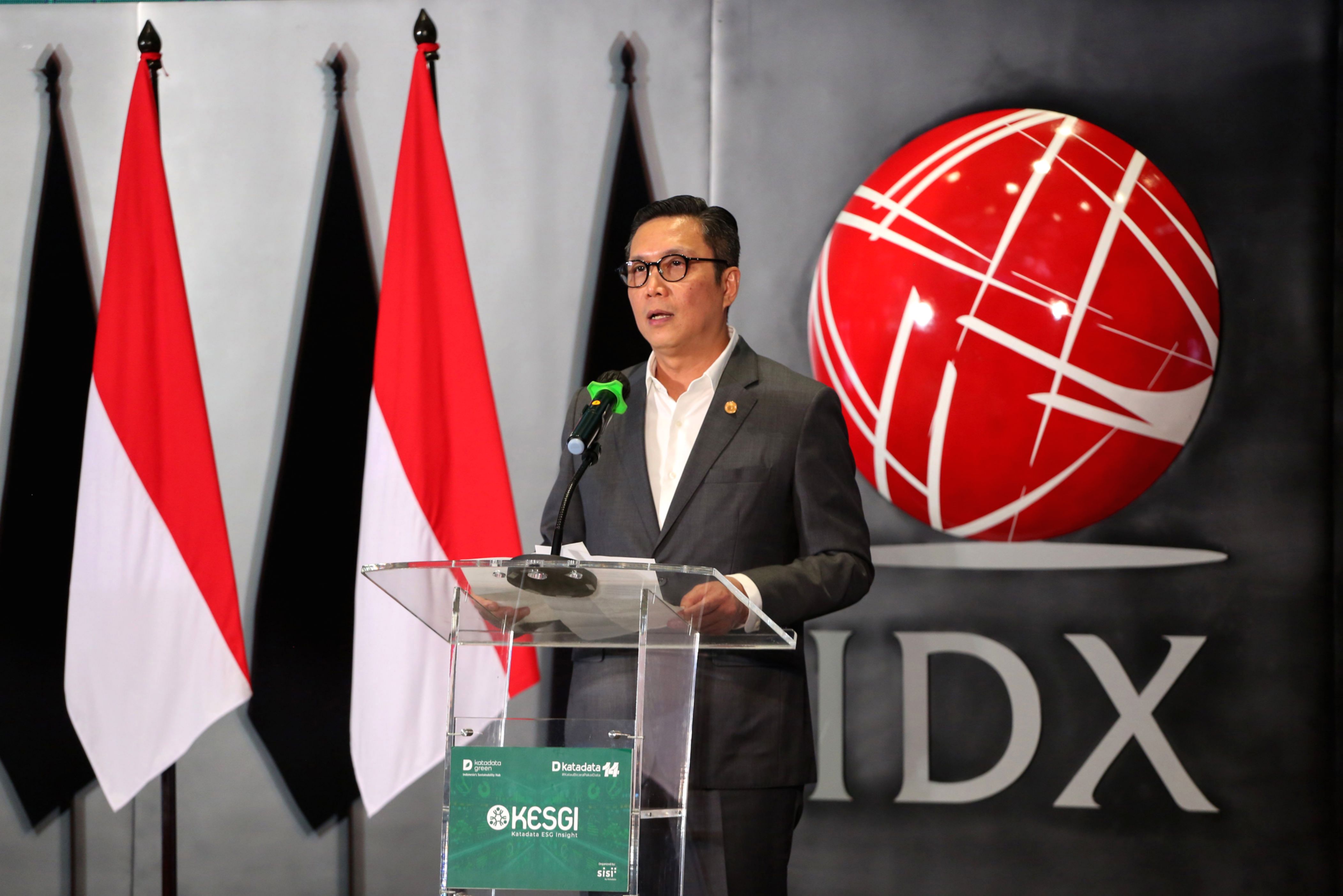 Gedung Bursa Efek Indonesia di Jakarta yang sedang mempersiapkan rencana pembagian dividen pasca demutualisasi.