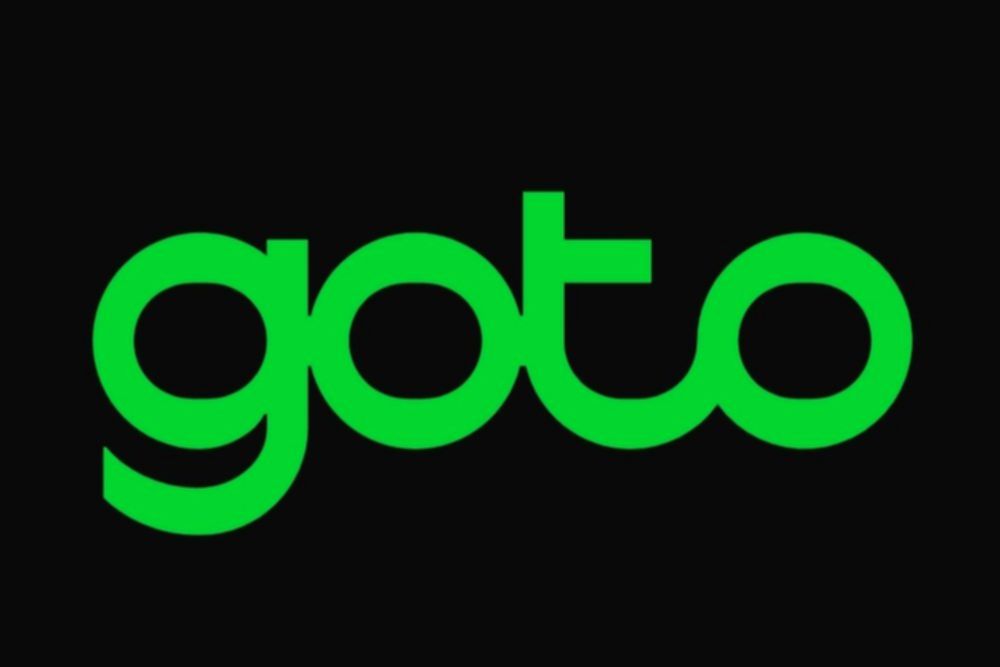 Grafik pergerakan harga saham GOTO di layar monitor bursa efek