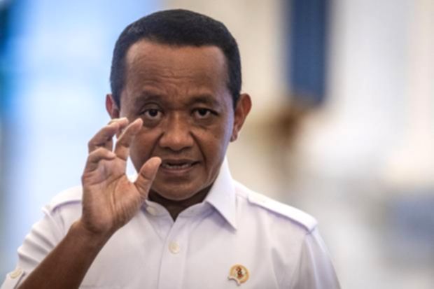 Menteri ESDM Bahlil Lahadalia memberikan keterangan terkait target lifting minyak nasional tahun 2027