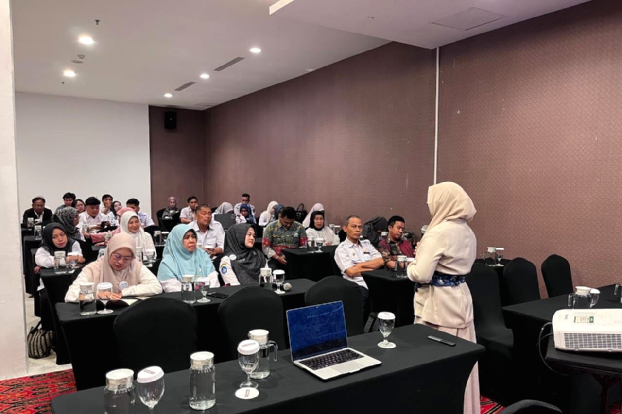 Suasana kegiatan EduMind Wellbeing dan AI Camp yang diikuti ratusan pelajar dan guru di Makassar.