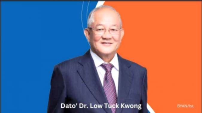 Low Tuck Kwong, pendiri PT Bayan Resources Tbk, dalam sebuah acara formal terkait perusahaan.