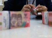 Grafik pergerakan nilai tukar mata uang Rupiah terhadap Dolar AS di layar monitor pasar keuangan