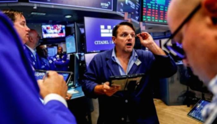 Wall Street Melemah Akibat Lonjakan Harga Minyak dan Yield Treasury