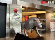 Direktur Utama Bursa Efek Indonesia Jeffrey Hendrik memberikan keterangan terkait pergerakan IHSG
