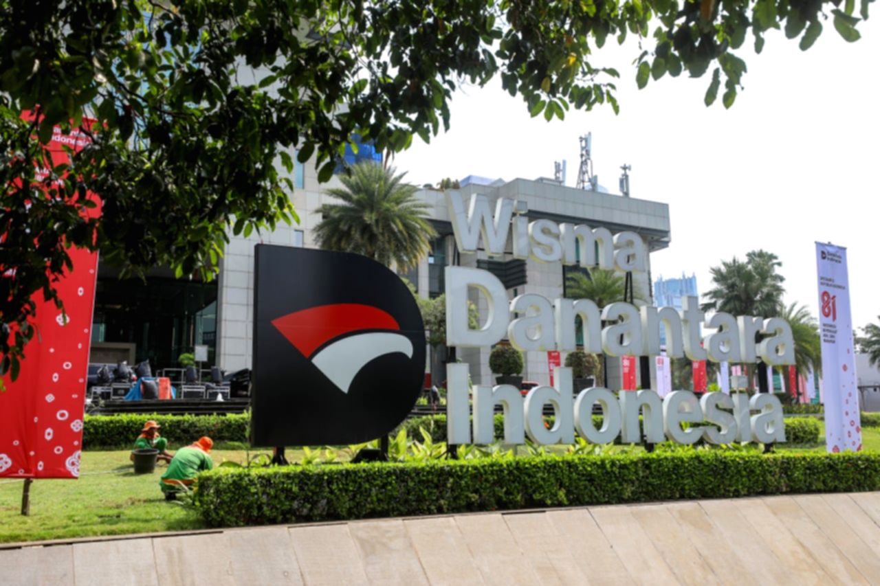 Menteri Keuangan Suahasil Nazara memberikan keterangan pers terkait kebijakan dividen BUMN di Jakarta