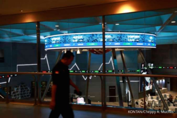 Grafik pergerakan Indeks Harga Saham Gabungan (IHSG) di layar monitor bursa efek