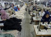 Staf Khusus Menteri Perindustrian Febri Hendri Antoni Arief memberikan keterangan terkait kinerja industri tekstil