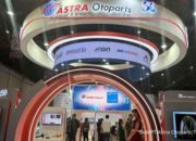 Gedung kantor PT Astra Otoparts Tbk dengan logo perusahaan terlihat jelas di area perkantoran Jakarta