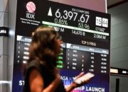 Layar monitor menampilkan data perdagangan saham di Bursa Efek Indonesia