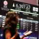 Layar monitor menampilkan data perdagangan saham di Bursa Efek Indonesia