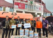 BRI Insurance Salurkan Bantuan Sembako untuk Korban Banjir Bandang di Solok