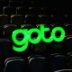 Grafik pergerakan harga saham PT GoTo Gojek Tokopedia Tbk di layar monitor perdagangan