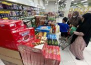 Ilustrasi bantuan sosial pemerintah untuk masyarakat berpenghasilan rendah dalam menjaga daya beli