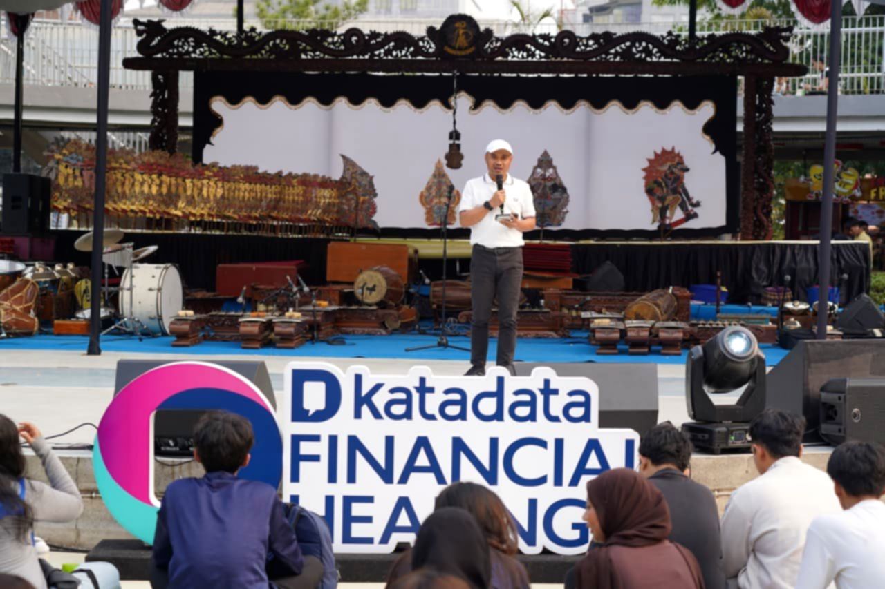 Kepala Eksekutif OJK Dicky Kartikoyono berbicara dalam acara Katadata Financial Healing 2026 di Jakarta