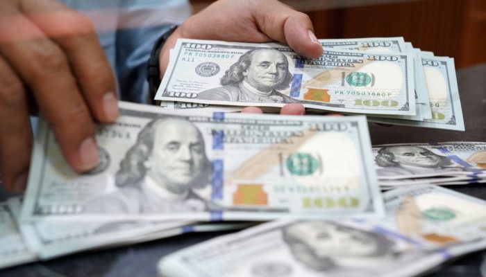 Manfaatkan Suku Bunga Tinggi untuk Investasi Sambil Kelola Beban Cicilan