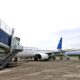 Pesawat Garuda Indonesia di landasan pacu bandara